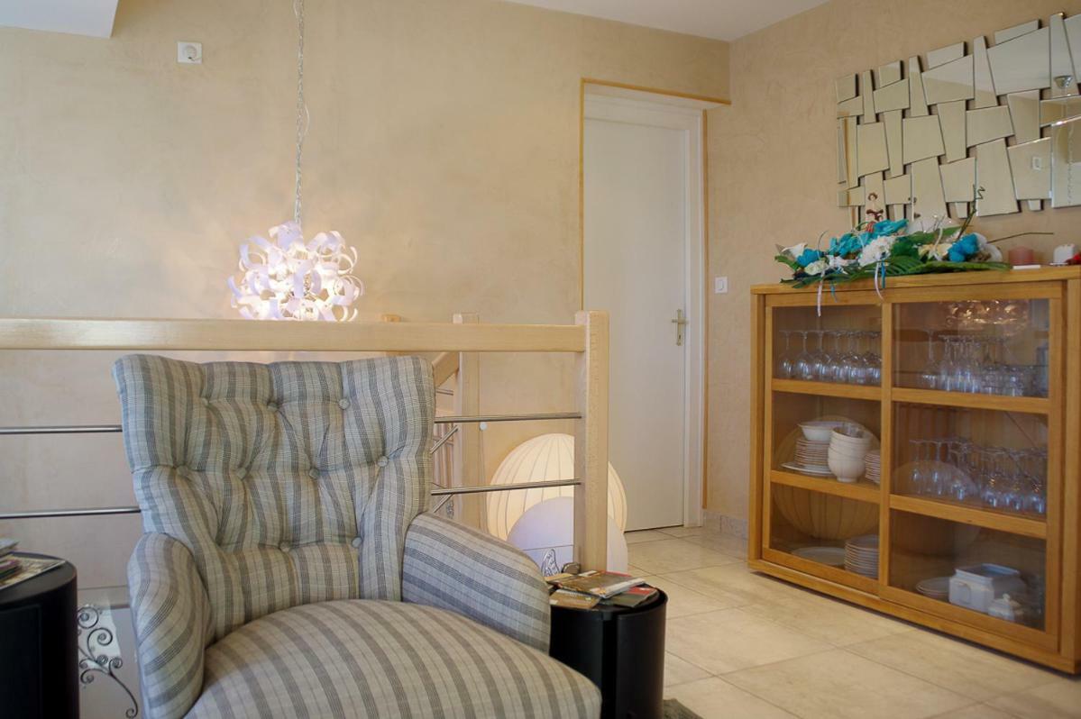 Guest House Domaine Des Grouilleres Saint-Clair-du-Rhone Luaran gambar