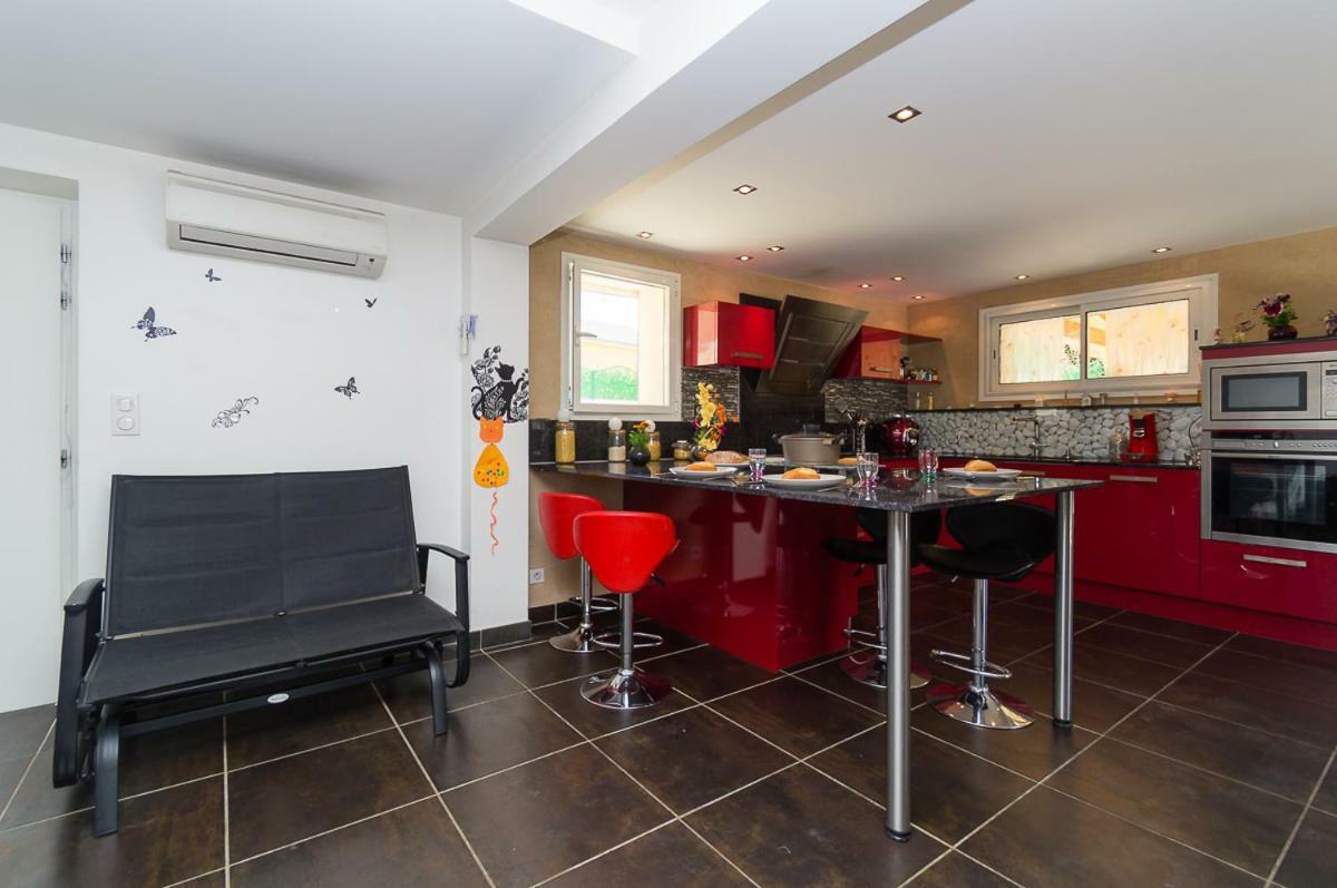 Guest House Domaine Des Grouilleres Saint-Clair-du-Rhone Luaran gambar