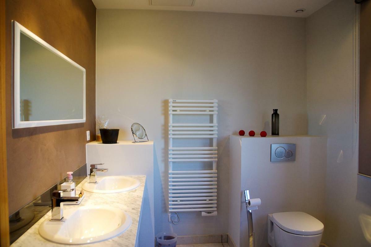 Guest House Domaine Des Grouilleres Saint-Clair-du-Rhone Luaran gambar
